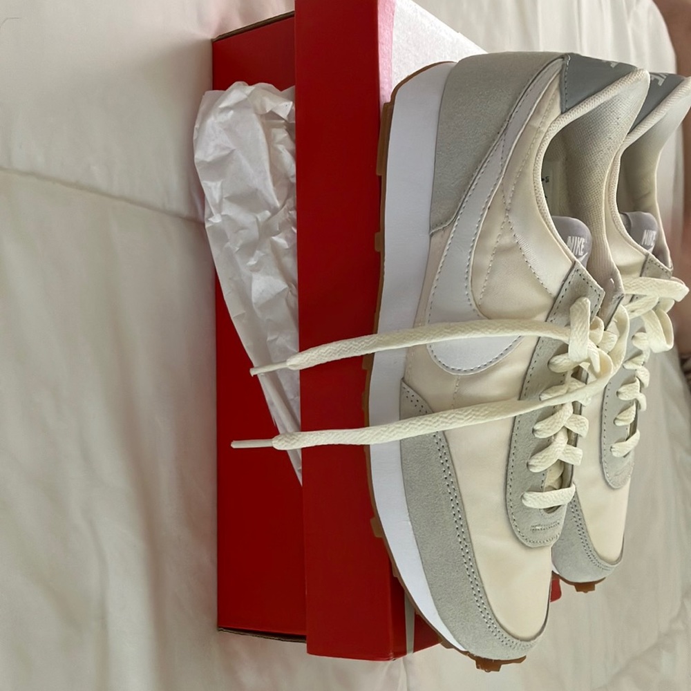 Nike daybreak,, size 8 ivory